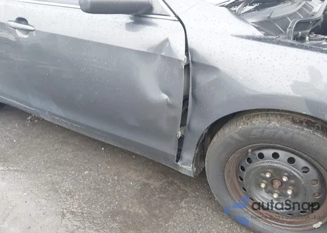 2010 Toyota Camry Se/Le/Xle z USA, uszkodzony, nr VIN 4T1BF3EK2AU004690